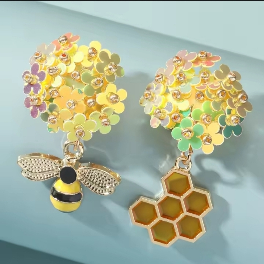 Gold Floral Cluster Bee & Honeycomb Drop Earrings - Yellow Green
